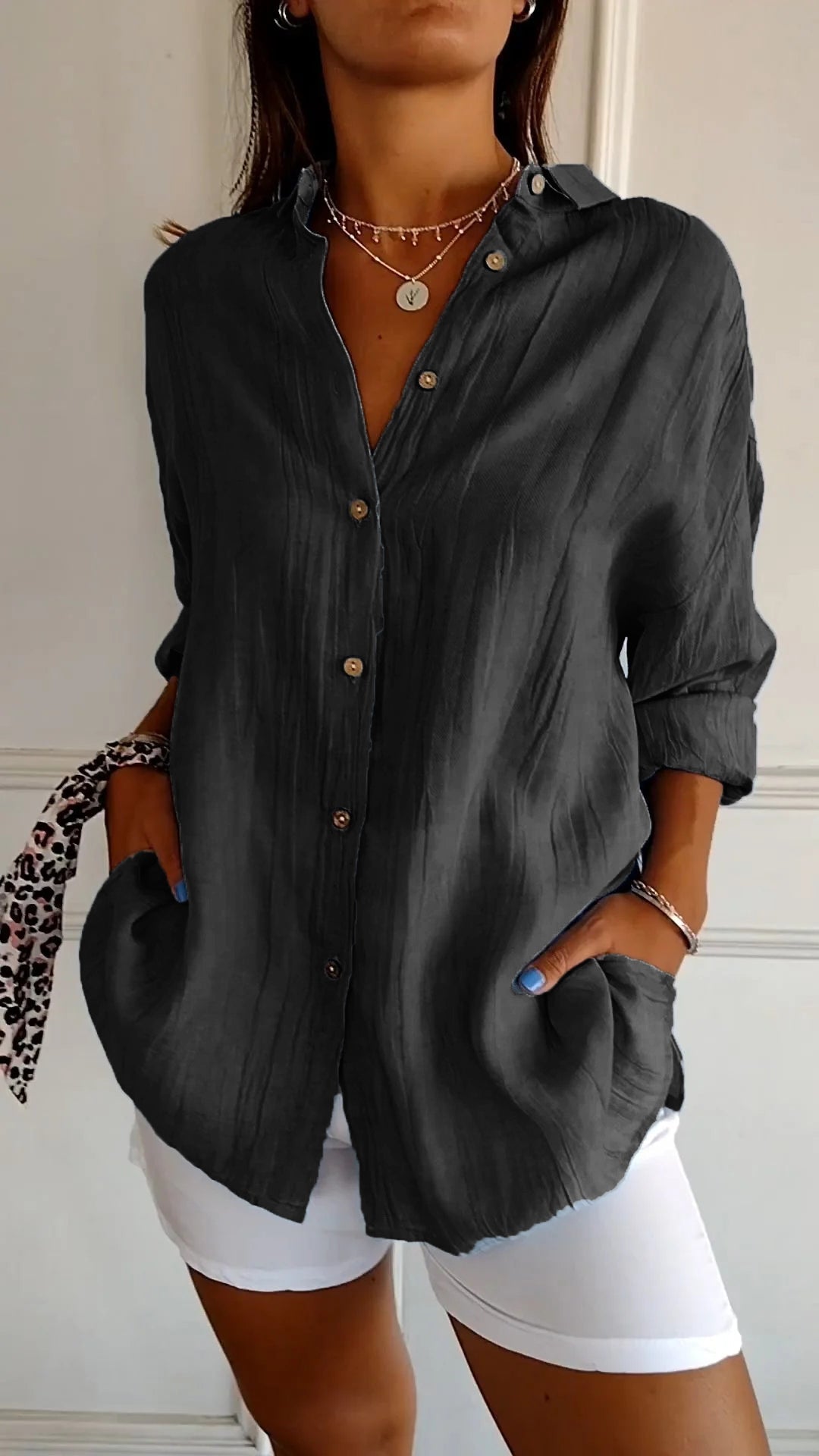Ivy | Airy Buttoned Blouse